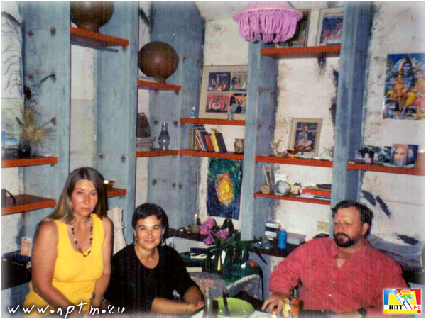 Индия - Россия 1996. Auroville photo.